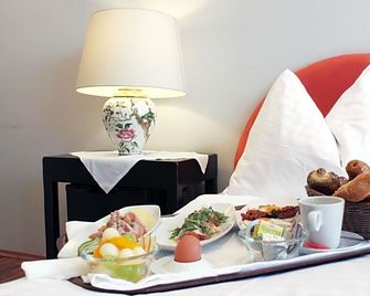 Stadthotel Restaurant Auerhahn - Vöcklabruck  - Comida