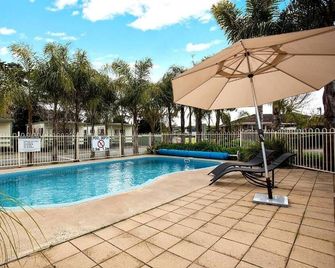Superior Family Cabin is self-contained cabin, perfectly suited for families. - Hamilton - Pool