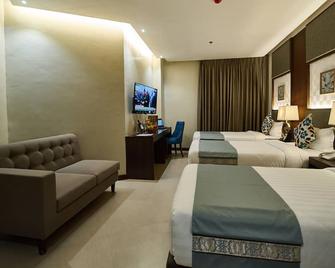 J7 Plaza Hotel - Iloilo City - Schlafzimmer