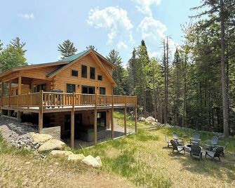 65PT New Log Cabin in Private Setting. Hot tub. Gym/Pool Access! - Twin Mountain - Building