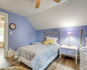 Lavish House w/ Patio - 2 Blocks to Green Lake! - Green Lake