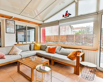 La Cabane Rouge - Wifi - Parking - Saint-Hilaire-de-Riez - Living room