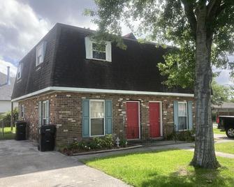 2 Bedroom Townhouse Near French Quarter - Chalmette - Building