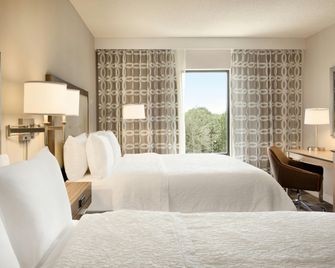 Hampton Inn & Suites Largo - Largo - Bedroom