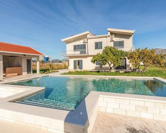 Beautiful Home In Opuzen With Wifi - Opuzen - Pool