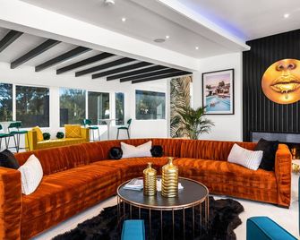 Luxury Estate with Pool in Palm Springs - Palm Springs - Lounge