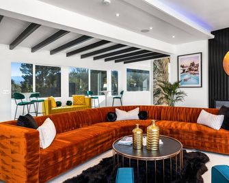 Luxury Estate with Pool in Palm Springs - Palm Springs - Lounge