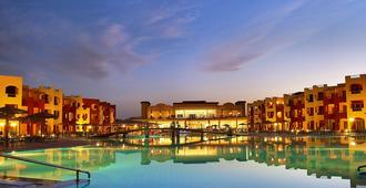 Royal Tulip Beach Resort - Port el Ghalib - Pool