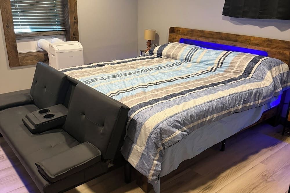 Boonville House on the Hill 2 bedroom fully furnished apartment - Boonville