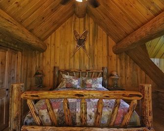 Handcrafted Riverfront Log Cabin - Bonners Ferry - Slaapkamer
