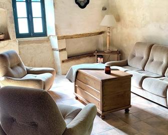 Gite Simple et Authentique, au Calme Pour les Amoureux de la Nature - Bazoges-en-Pareds - Sala de estar