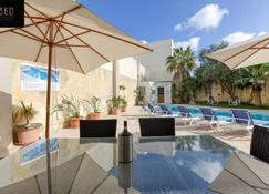A beautiful 4BR villa with private pool & deck by 360 Estates - Naxxar - Pool