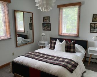 Modern White Mountain Cottage - Randolph - Habitación