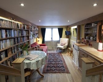 Romantic village hideaway for two. Great for walking and cycling. - Sudbury - Lounge