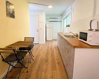 Levinsky Market-View 1br Getaway With Balcony - תל אביב - מטבח