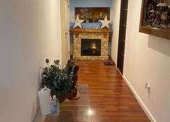 A private Attic apartment with everything included. - Worcester - Pasillo