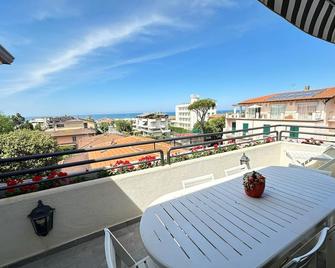 Luxury Pentohuse near the Beach - Marina Di Pietrasanta - Balkon
