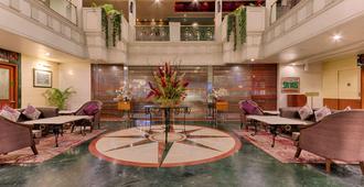 Quality Hotel DV Manor - Vijayawada - Recepción