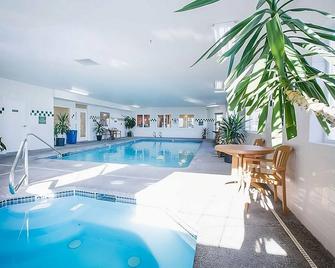 Pet-friendly Suite w/ Free Parking! A 5-minute drive away from Third Street! - McMinnville - Pool