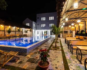 Elizabeth Hotel Tam Coc - Ninh Binh - Piscina