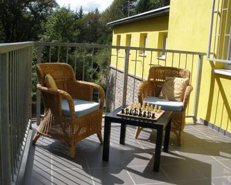 Cozy Villa in Nedvedice With Private Swimming Pool - Ujčov - Balcón