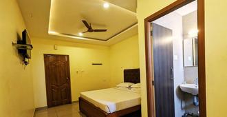 Hotel Prakash Residency with EV Station - Tiruchirappalli - Bedroom