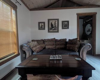 Charming studio in fabulous Dresden with WiFi, AC, on horse property - Dresden - Sala de estar