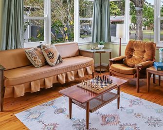 Coastal Retro House - Husky - Huskisson - Salon