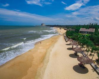 Huong Phong Ho Coc Beach Resort - Xuyen Moc - Beach