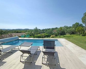 Air-conditioned villa, sleeps 8, private pool, Gard limite Ardèche, Uzès - Potelières - Piscina