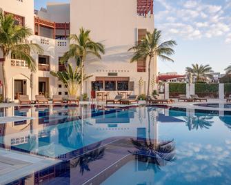 Sifawy Boutique Hotel - As Sīfah - Piscina