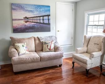 Journey Suite - Bracebridge - Living room