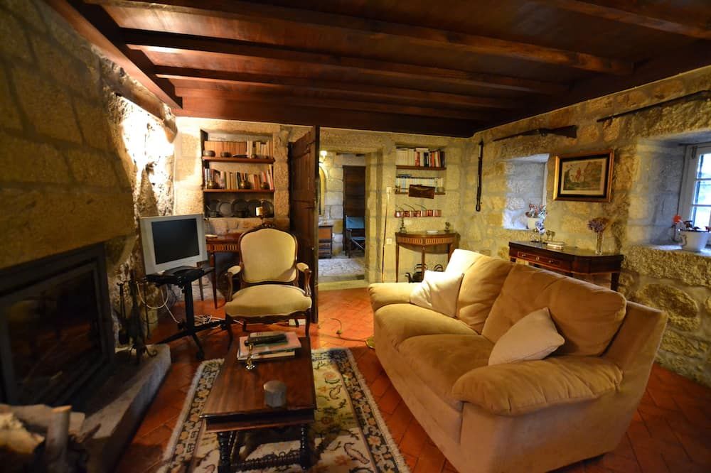 Casa das Paredes - Fafe - Вітальня