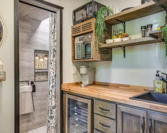 Lakewood Vacation Rental - Walk to American Lake! - Tacoma - Kitchen