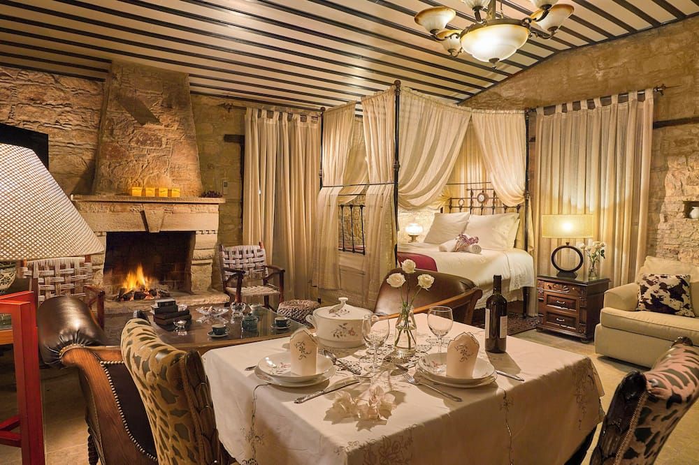 أونويسا تراديشنال بوتيك هاوسيس