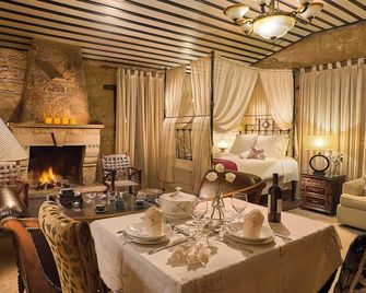 오이노에사 트래디셔널 부티크 게스트 하우스 - 로푸 - 다이닝룸