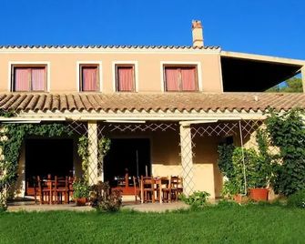 Agriturismo La Grotta Del Tesoro - Domus de Maria