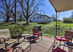 Quaint Getaway 2 Mi to Downtown and 3 Mi to UT! - Knoxville - Patio