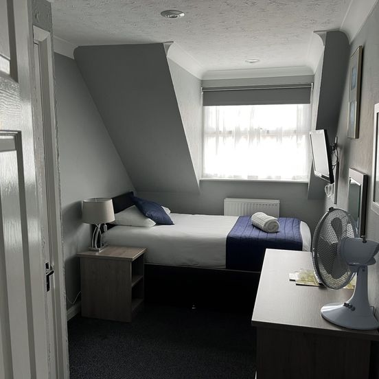 Corner House Hotel Gatwick with bookable Holiday parking image 1