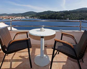 Apartments Vala - Vela Luka - Balkon