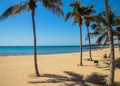 Casa Juana a 50 metros la playa del Reducto y wifi free - Arrecife - Strand