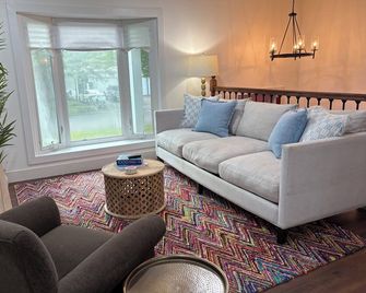 Your Cortland Base Near Suny - Cortland - Living room