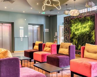 Premier Inn London Stratford - London - Lounge