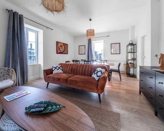 Appartement design, centre ville, parking, jardin - Gannat - Sala de estar