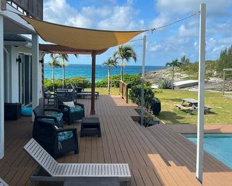 Waterfront Paradise, 2-3 Bed plus cottage, Sayle Point House, Eleuthera Bahamas - Alice Town - Patio