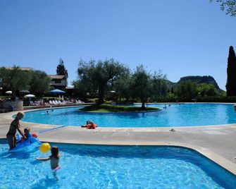 Residence Parco Del Garda - Garda - Pool