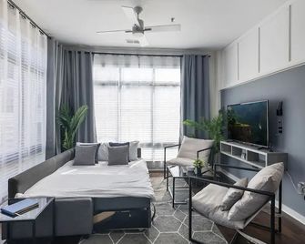 Spacious 2BD With Private Balcony and Free Parking 2 - Charlotte - Living room