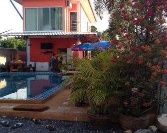 Mee Rak Vintage - Sattahip - Pool