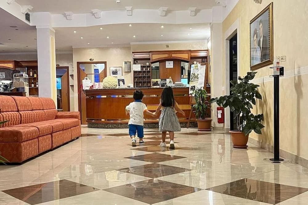 Hotel Euro San Giovanni Rotondo - סן ג'ובאני רוטונדו - לובי