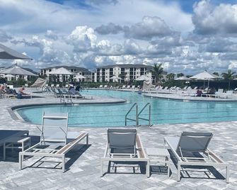 Luxury Condo! Golf Resort with pool, court sports, restaurant/bar and more! - Immokalee - Pool